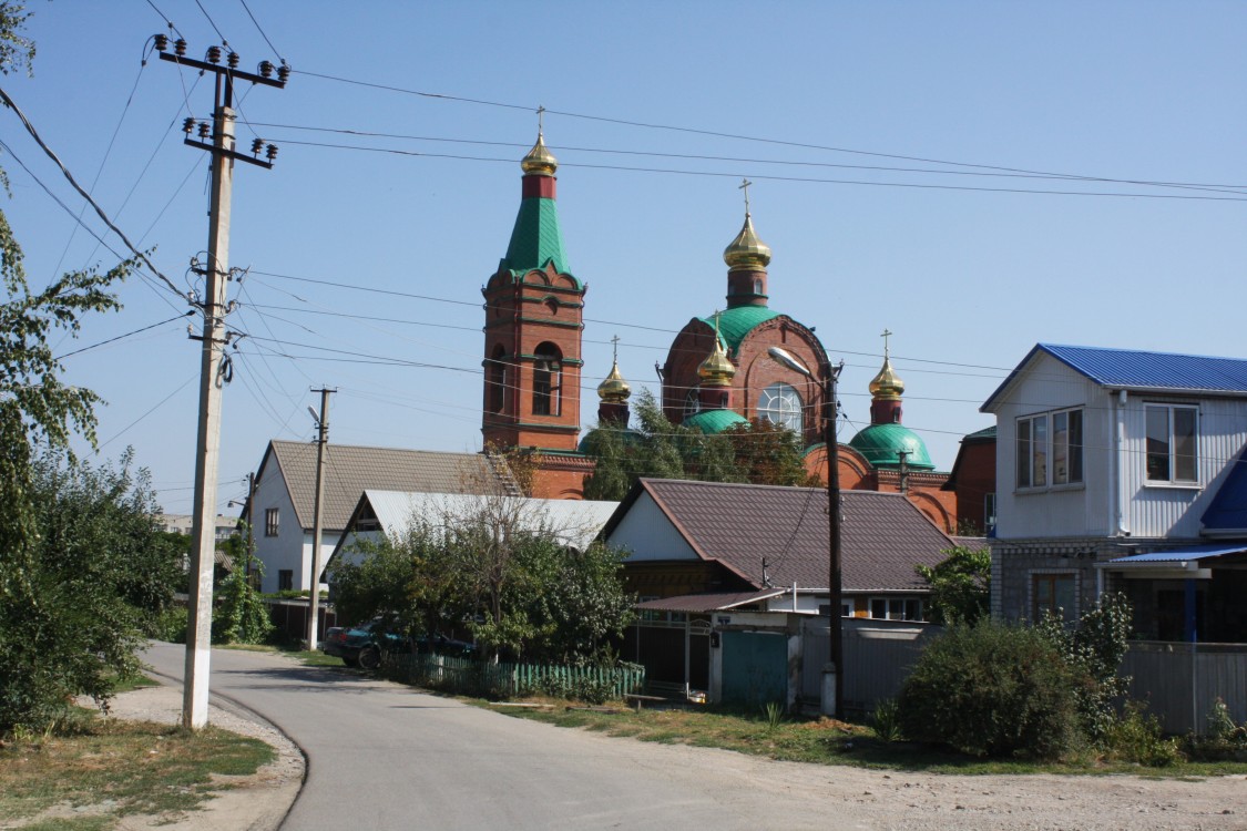 Крымск. Церковь Михаила Архангела. общий вид в ландшафте