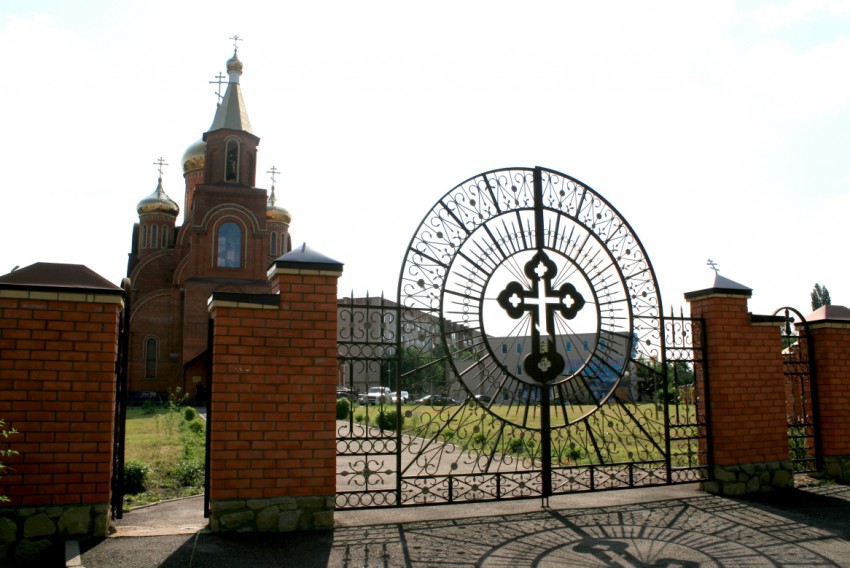 Церковь Николая Чудотворца, Светлоград (Петровский район, Ставропольский край). дополнительная информация, Церковная ограда