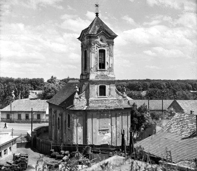 Церковь Михаила Архангела, Сентендре (Венгрия, Прочие страны). архивная фотография, Пожаревацкая церковь. Фото: 1955 г. Источник: http://www.fortepan.hu/_photo/display/91166.jpg
