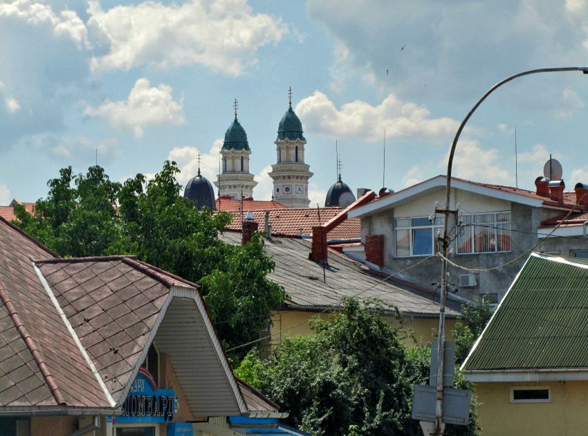 Собор Воздвижения Креста Господня (старый), Ужгород (Ужгородский район, Украина, Закарпатская область). общий вид в ландшафте, колокольни собора, вид от Подгорной улицы