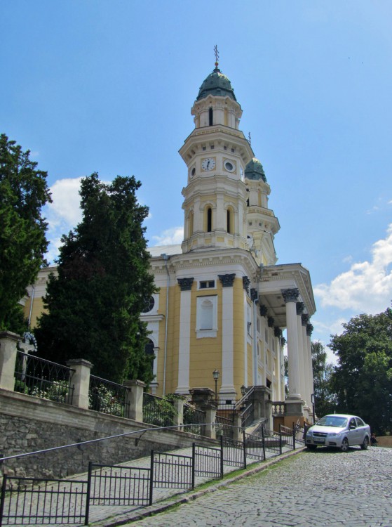Собор Воздвижения Креста Господня (старый), Ужгород (Ужгородский район, Украина, Закарпатская область). фасады, входной портал с колокольнями, вид с северо-запада