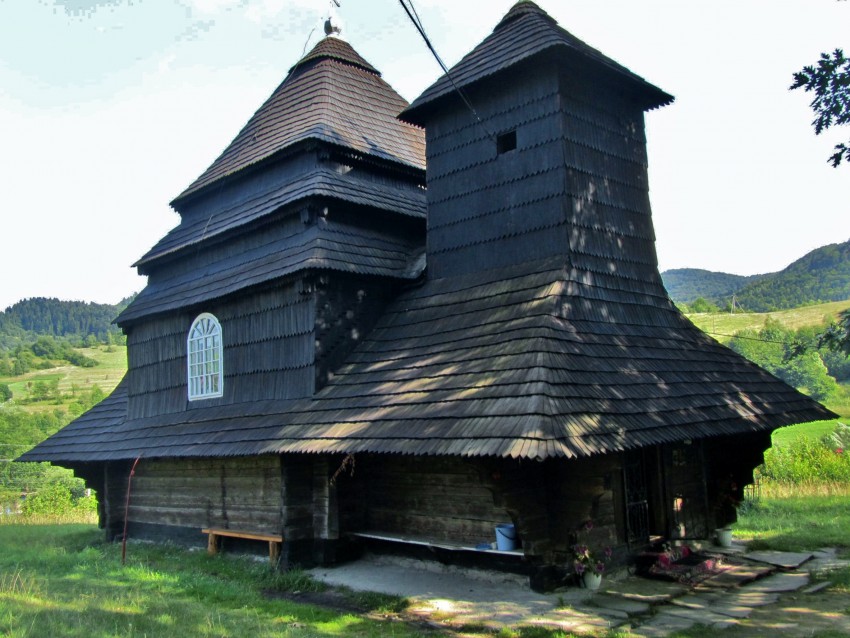 Церковь Михаила Архангела, Ужок (Великоберезнянский район, Украина, Закарпатская область). фасады