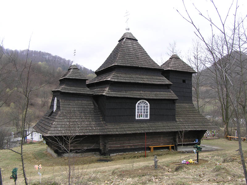 Церковь Михаила Архангела, Ужок (Великоберезнянский район, Украина, Закарпатская область). фасады