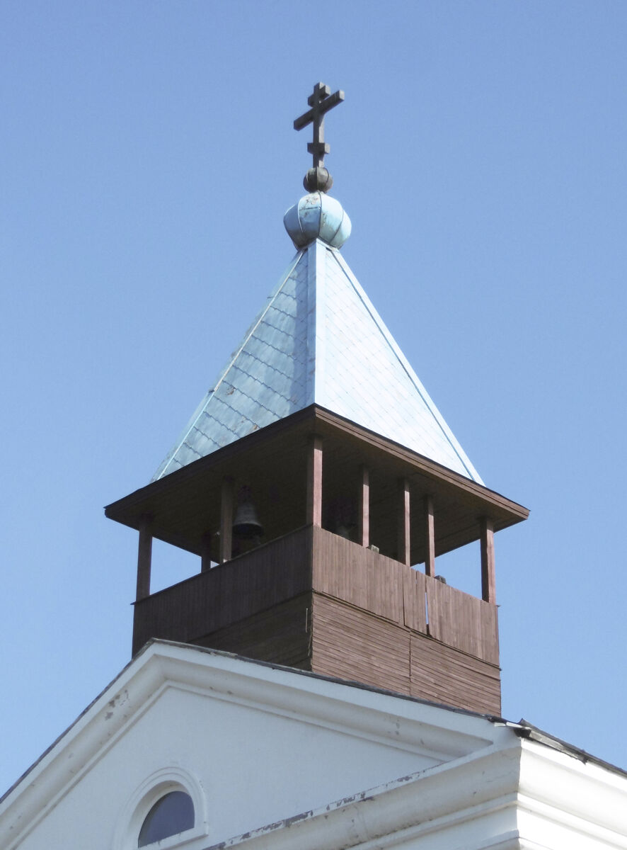 Церковь Воскресения Словущего, Воскресенское (Воскресенский район, Нижегородская область). дополнительная информация, Временная звонница, установленная на бывшем здании Дома культуры , возведенного на месте разрушенной колокольни храма