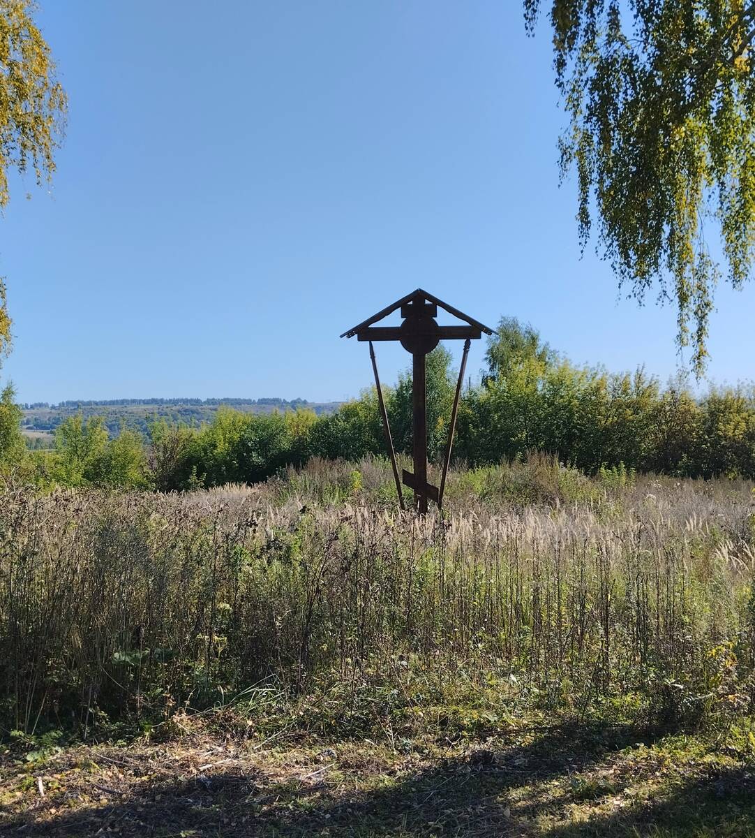 Церковь Рождества Христова, Лопатищи (Кстовский район, Нижегородская область). общий вид в ландшафте, В 2023 - 2024 г.  здание  церкви из за ветхости полностью снесено. На месте церкви установлен поклонный крест.