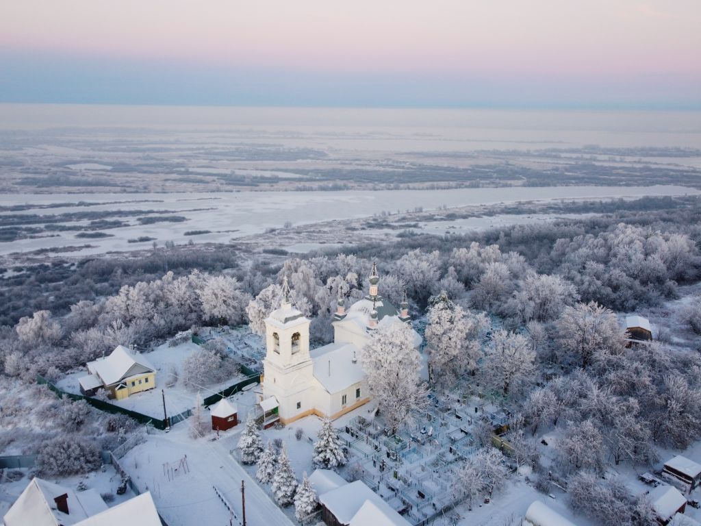 Красный Оселок. Церковь Николая Чудотворца. общий вид в ландшафте