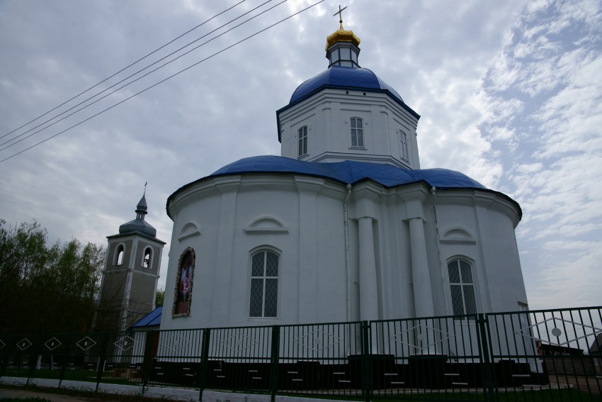 Церковь Троицы Живоначальной, Носовка (Нежинский район, Украина, Черниговская область). общий вид в ландшафте
