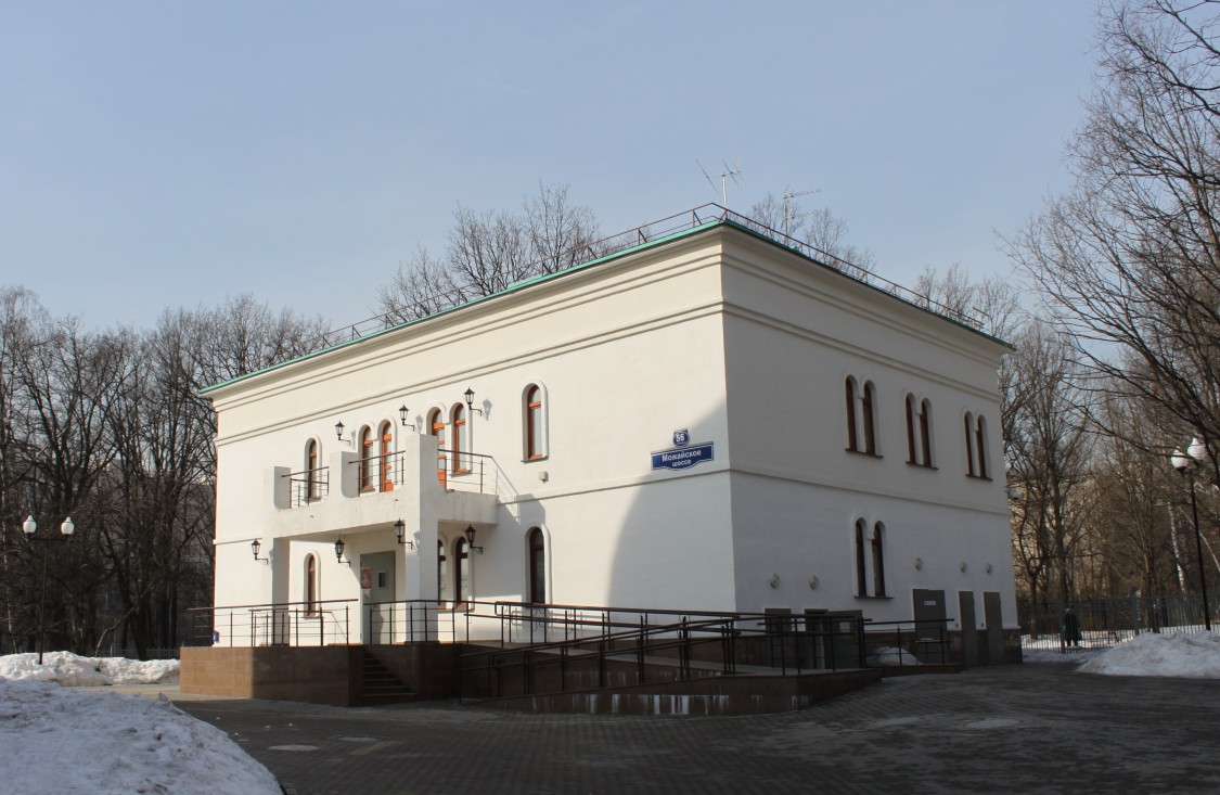 Церковь Иова, патриарха Московского в Кунцеве, Можайский (Западный административный округ (ЗАО), г. Москва). дополнительная информация, Дом причта. Вид с юго-востока