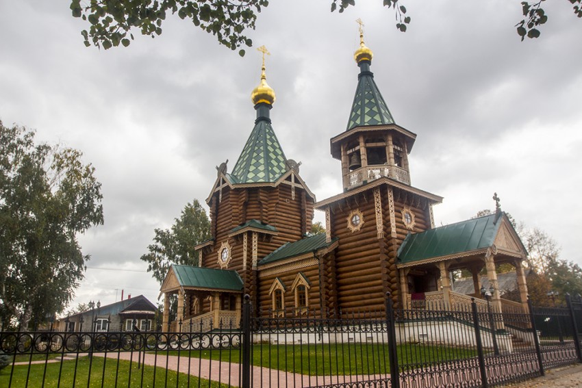 Чернуха. Церковь Воздвижения Креста Господня. фасады