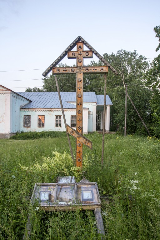 Церковь Николая Чудотворца, Смагино (Бутурлинский район, Нижегородская область). дополнительная информация, На месте разрушенной церкви стоит крест и иконостас с иконами
