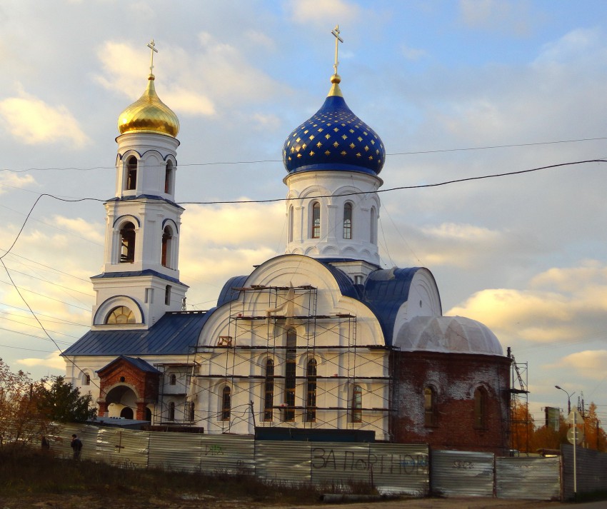 Дзержинск. Церковь Серафима Саровского. фасады