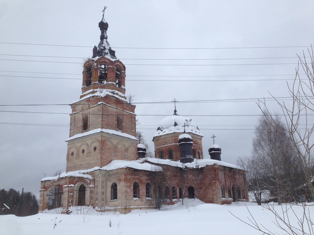 Старица. Церковь Троицы Живоначальной. фасады