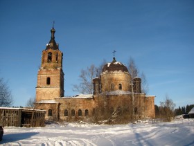 Старица. Церковь Троицы Живоначальной