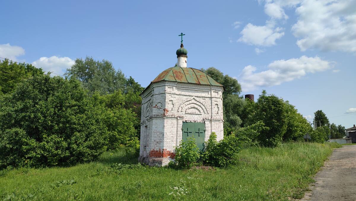 Неизвестная часовня, Горбатов (Павловский район, Нижегородская область). общий вид в ландшафте