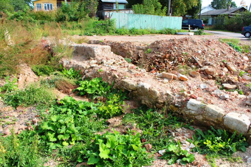 Церковь Преображения Господня (новая), Полотняный Завод (Дзержинский район, Калужская область). дополнительная информация, Фрагмент фундамента храма