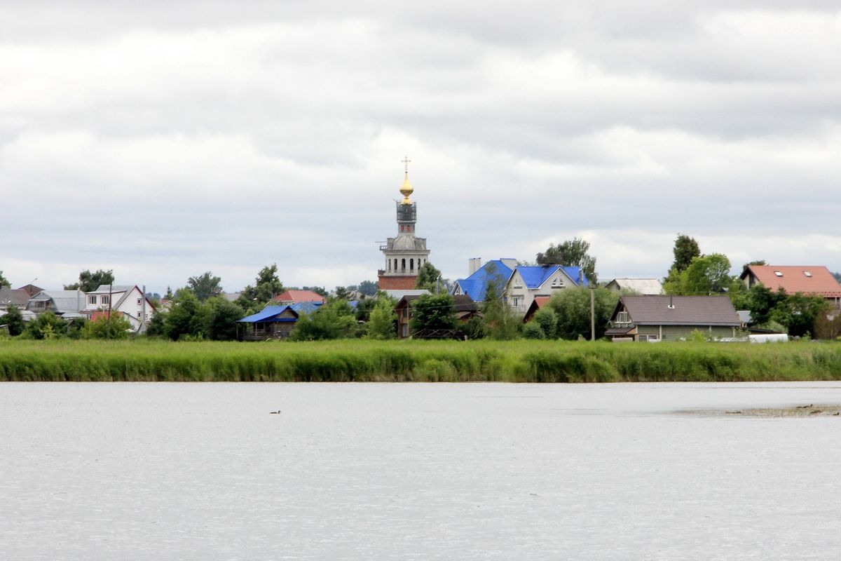 Церковь Смоленской иконы Божией Матери, Ворсма (Павловский район, Нижегородская область). общий вид в ландшафте, Вид от Островоезерского Троицкого монастыря.