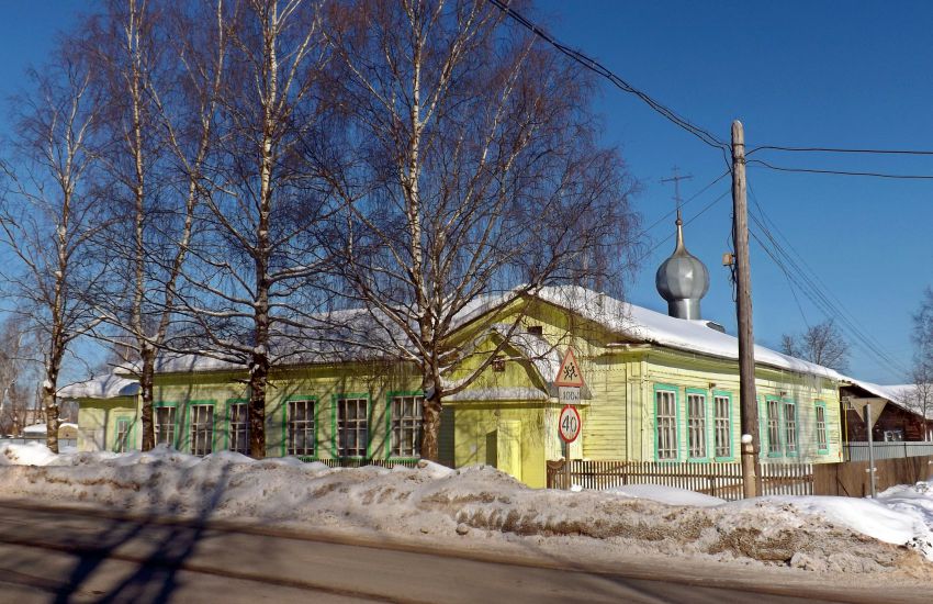 Просница. Церковь Александра Невского. общий вид в ландшафте