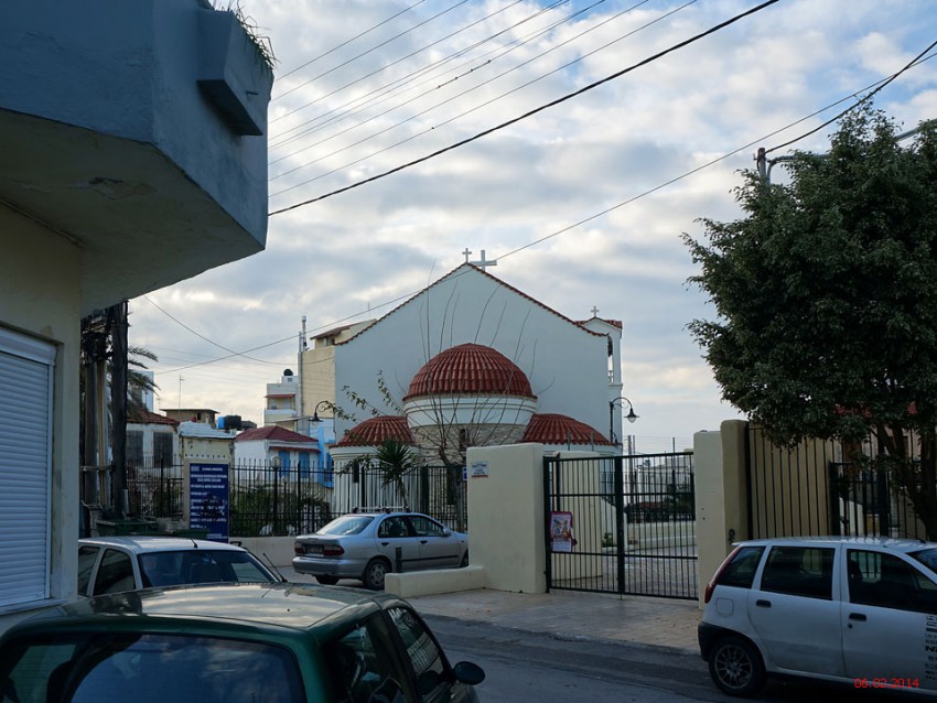 Церковь Троицы Живоначальной, Ираклион (Крит (Κρήτη), Греция). общий вид в ландшафте
