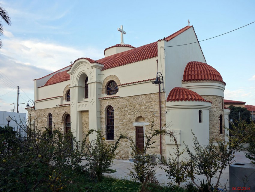 Ираклион. Церковь Троицы Живоначальной. фасады