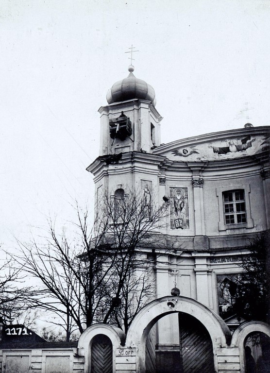 Владимир-Волынский. Собор Рождества Христова. архивная фотография, Офицер геодезист на колокольне в специально оборудованной вынесенной площадке при проведении триангуляционной съёмки на нужды военной картографии. Из коллекции Австрийской национальной библиотеки