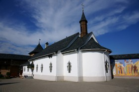 Зимнее. Успенский Святогорский Зимненский женский монастырь. Церковь Иулиании Ольшанской
