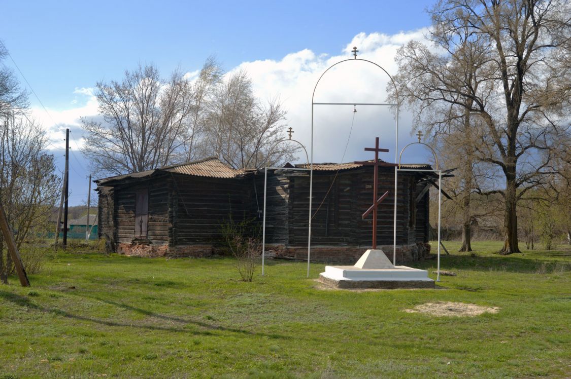 Церковь Рождества Христова, Демшино (Усманский район, Липецкая область). фасады, С установленным памятным знаком-колоколом