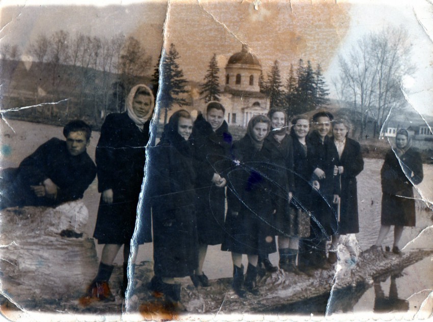 Церковь Рождества Христова, Ховрино (Вешкаймский район, Ульяновская область). архивная фотография, вид церкви с запада и юго-запада