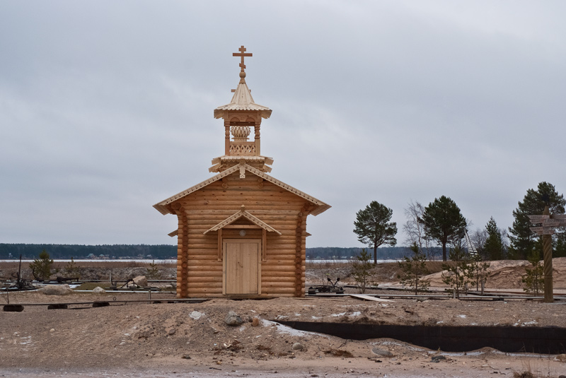 Устье. Церковь Ионы Климецкого. общий вид в ландшафте