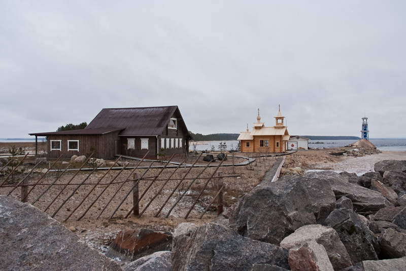 Устье. Церковь Ионы Климецкого. общий вид в ландшафте