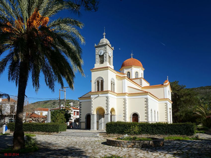 Церковь Троицы Живоначальной, Фурни (Крит (Κρήτη), Греция). общий вид в ландшафте