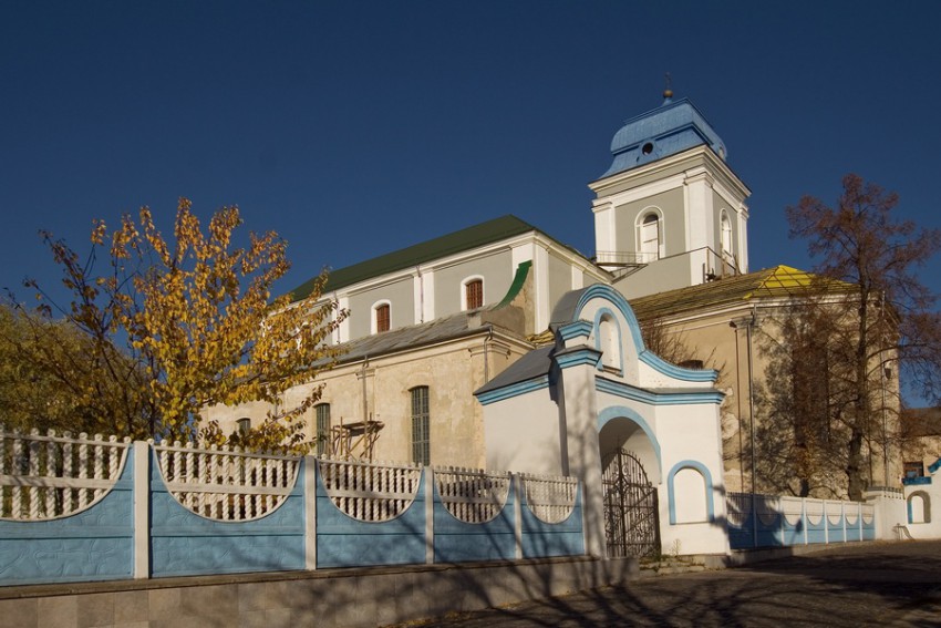 Дубно. Церковь Николая Чудотворца. общий вид в ландшафте