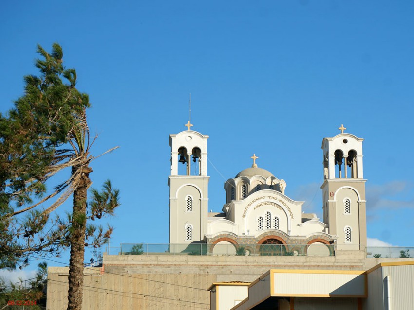 Церковь Благовещения Пресвятой Богородицы, Айос-Николаос (Крит (Κρήτη), Греция). общий вид в ландшафте