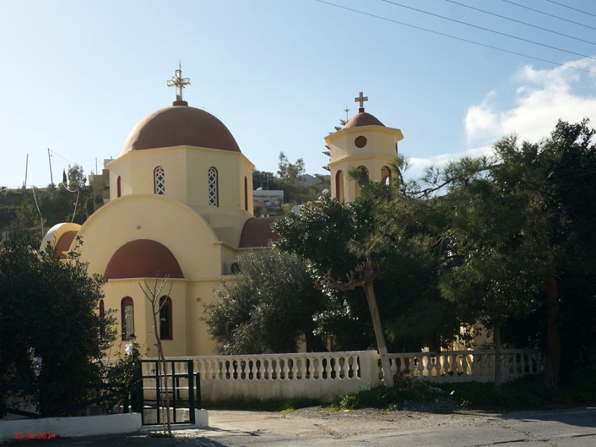 Церковь Космы и Дамиана, Миртос (Крит (Κρήτη), Греция). общий вид в ландшафте