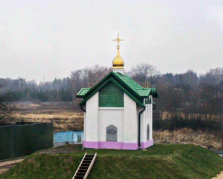 Часовня Сергия Радонежского, Тарасовка (Пушкинский район и гг. Ивантеевка, Королёв, Московская область). общий вид в ландшафте