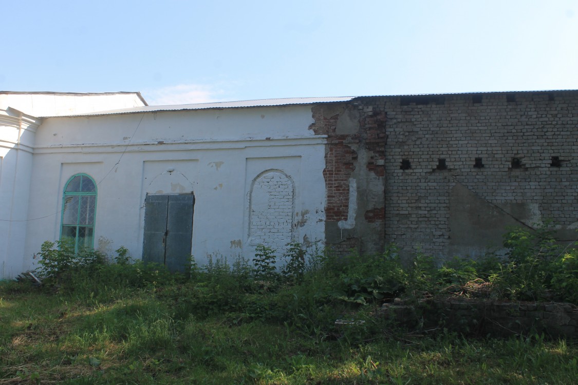 Церковь Троицы Живоначальной, Кильмезь (Кильмезский район, Кировская область). архитектурные детали, Переход от части храма в часть клуба