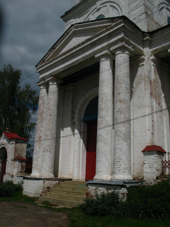 Церковь Георгия Победоносца, Аджим (Малмыжский район, Кировская область). дополнительная информация, западный вход