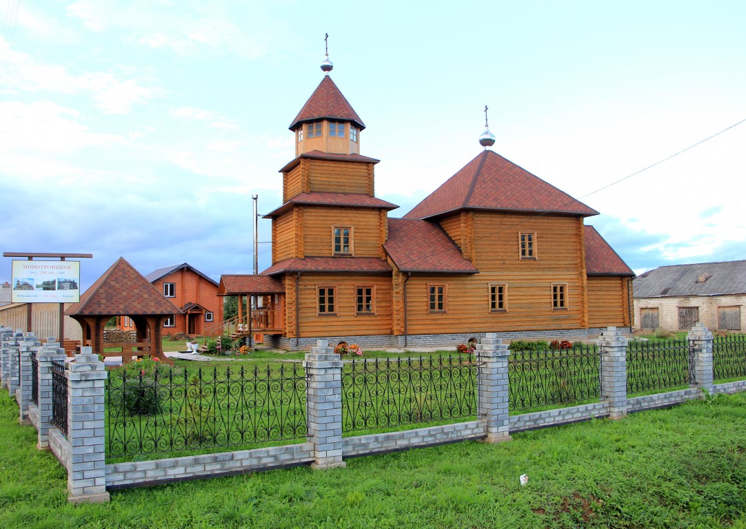 Новотроицкое. Церковь Троицы Живоначальной. фасады