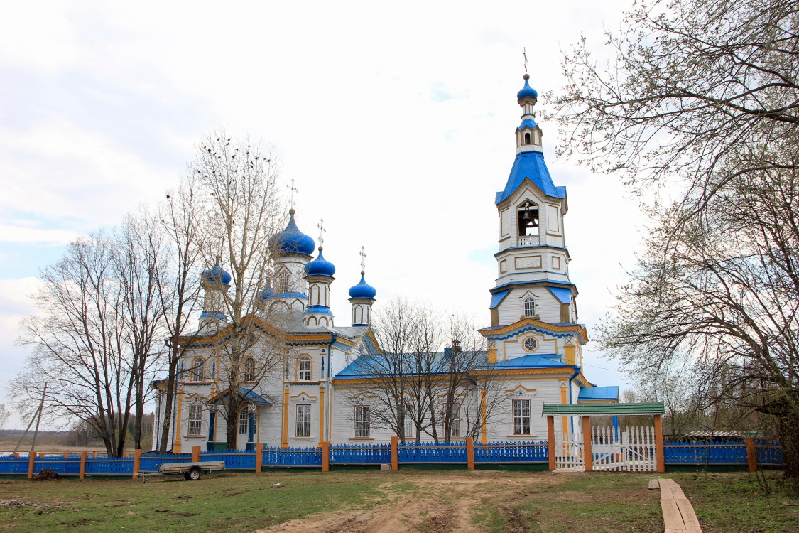 Беляево. Церковь Николая Чудотворца. общий вид в ландшафте