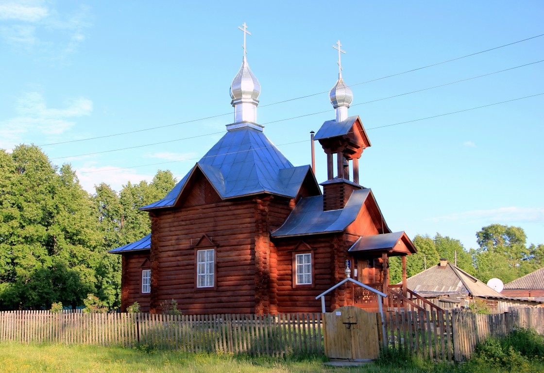 Чёрная Холуница. Церковь Покрова Пресвятой Богородицы (новая). фасады