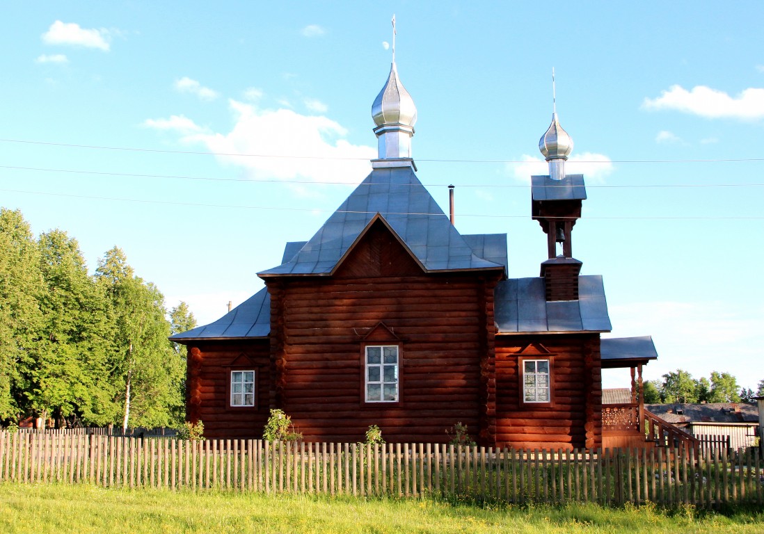 Чёрная Холуница. Церковь Покрова Пресвятой Богородицы (новая). фасады