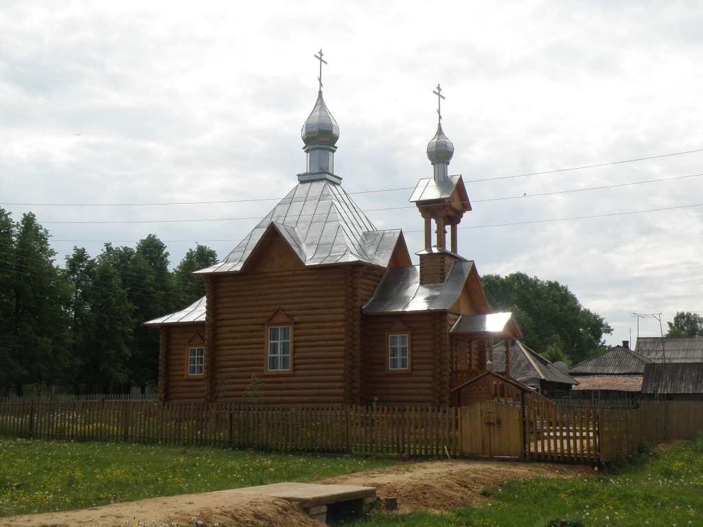 Чёрная Холуница. Церковь Покрова Пресвятой Богородицы (новая). фасады