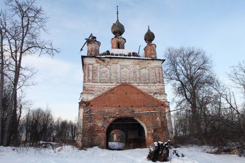 Троицкое на Соти. Церковь Троицы Живоначальной. фасады