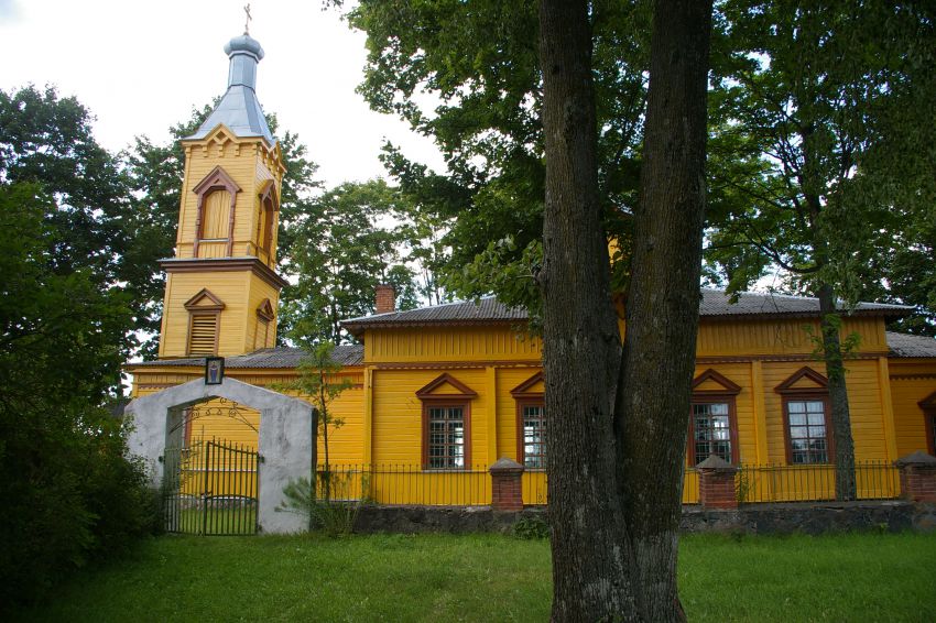 Скрудалиена. Церковь Покрова Пресвятой Богородицы. общий вид в ландшафте