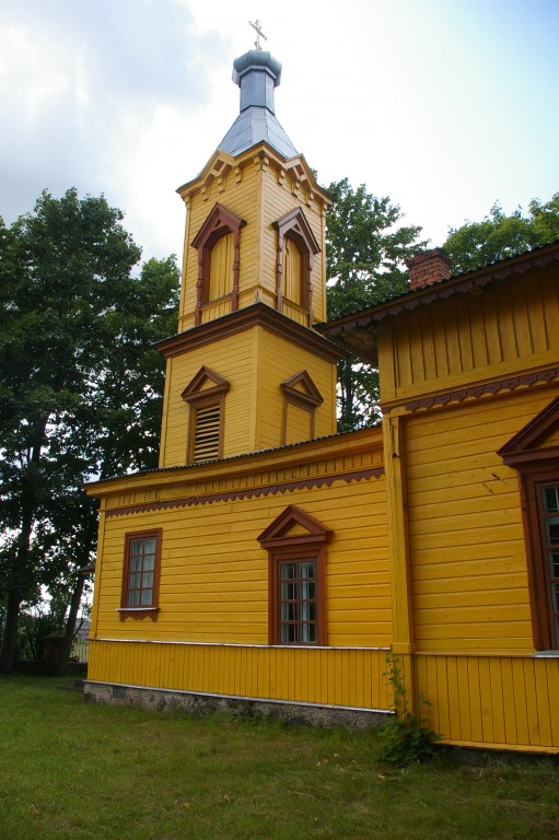 Церковь Покрова Пресвятой Богородицы, Скрудалиена (Аугшдаугавский край, Латвия). фасады, Колокольня. Вид с юго-востока.