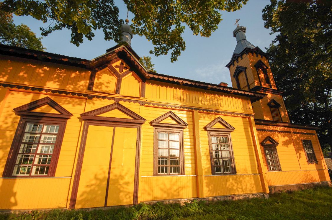 Скрудалиена. Церковь Покрова Пресвятой Богородицы. фасады, Центральная часть храма.