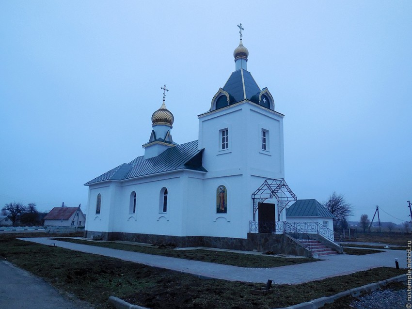 Церковь Михаила Архангела (новая), Домановичи (Калинковичский район, Беларусь, Гомельская область). общий вид в ландшафте, Фотография сайта rustemple.narod.ru