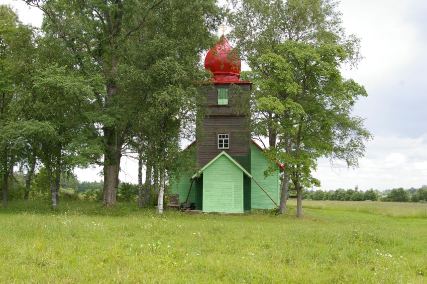 Старообрядческая моленная Благовещения Пресвятой Богородицы, Макаровка (Прейльский край, Латвия). общий вид в ландшафте
