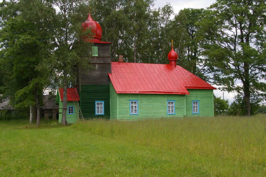 Старообрядческая моленная Благовещения Пресвятой Богородицы, Макаровка (Прейльский край, Латвия). общий вид в ландшафте