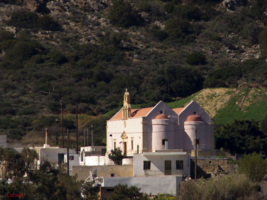 Церковь Троицы Живоначальной, Василики (Крит (Κρήτη), Греция). общий вид в ландшафте