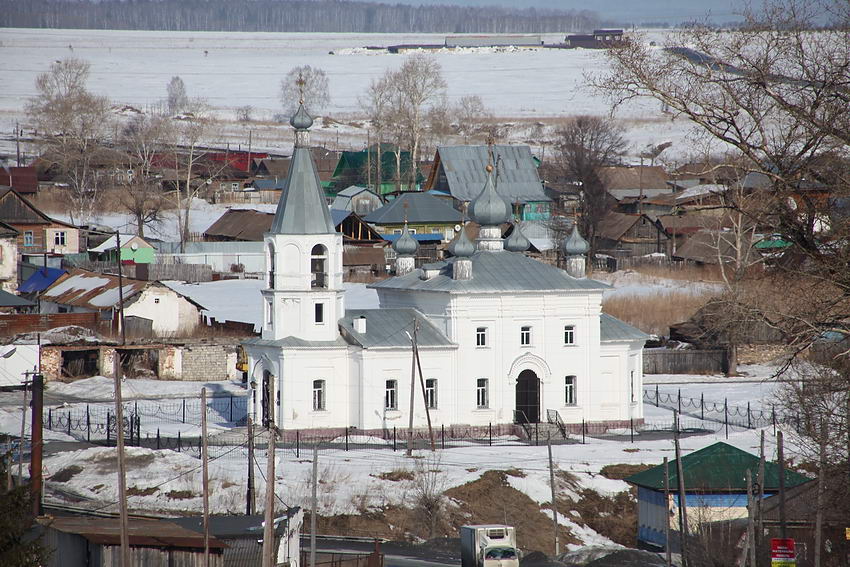Айлино. Церковь Вознесения Господня. фасады, Вид с горы на въезде в село